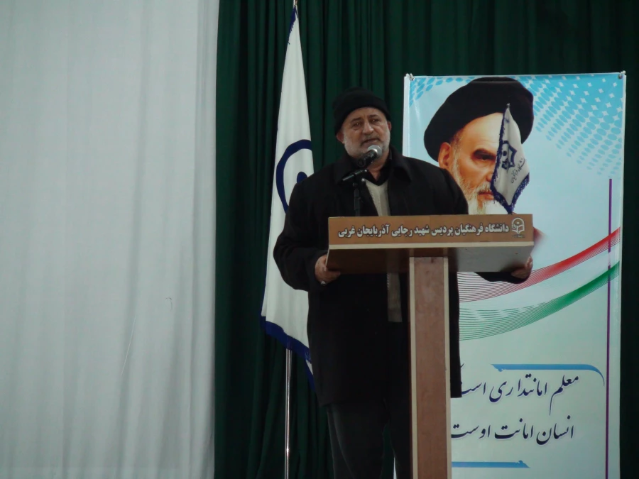 بزرگداشت مراسم استانی هفته پژوهش درپردیس شهیدرجائی برادران 4