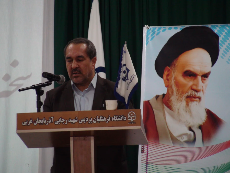 بزرگداشت مراسم استانی هفته پژوهش درپردیس شهیدرجائی برادران 5