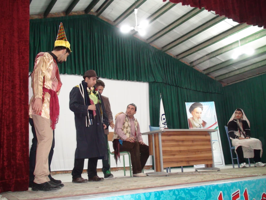 بزرگداشت مراسم استانی هفته پژوهش درپردیس شهیدرجائی برادران 8