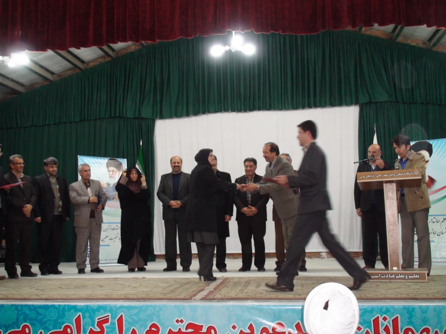 بزرگداشت مراسم استانی هفته پژوهش درپردیس شهیدرجائی برادران 9