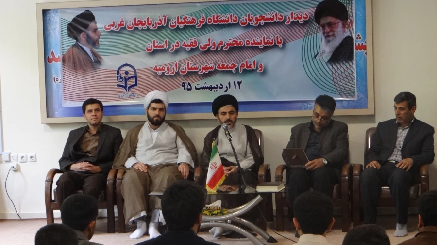 دیداردانشجویان به مناسبت روزمعلم بانماینده محترم ولی فقیه دراستان  3