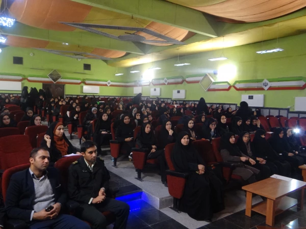 کارگاه اموزشی با موضوع آسیب های اجتماعی و فضای مجازی  3