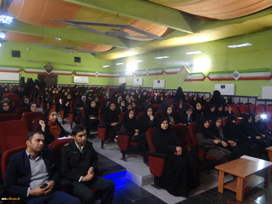 کارگاه اموزشی با موضوع آسیب های اجتماعی و فضای مجازی  3