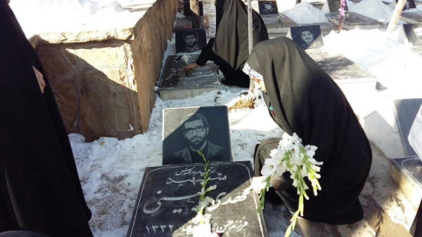 گزارش تصویری از حضور دانشجویان ومسئولان در مراسم میهمانی لاله ها به مناسبت ایام الله دهه مبارک فجر 2