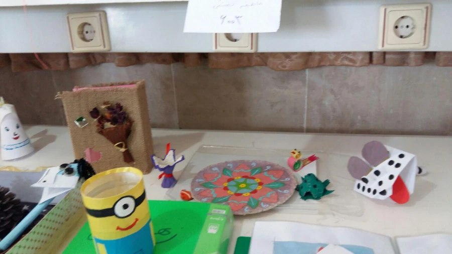 نمایشگاه آثار هنری دانشجویان رشته علوم تربیتی  92به مناسبت دهه فجر 3