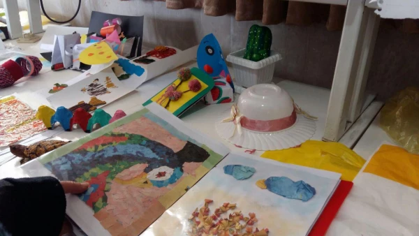 نمایشگاه آثار هنری دانشجویان رشته علوم تربیتی  92به مناسبت دهه فجر 4