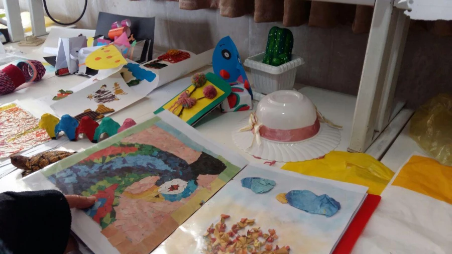 نمایشگاه آثار هنری دانشجویان رشته علوم تربیتی  92به مناسبت دهه فجر 4