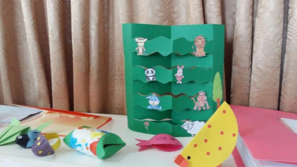 نمایشگاه آثار هنری دانشجویان رشته علوم تربیتی  92به مناسبت دهه فجر 2