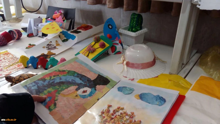 بر پایی نمایشگاه از آثار هنری دانشجویان به مناسبت دهه مبارک فجر 7