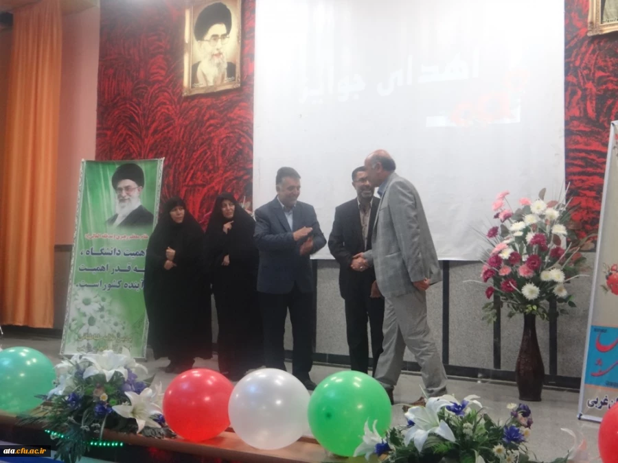 تقدیر از اساتید هیئت علمی منتخب و پیشکسوت و حائزین رتبه های دانشجویی در مراسم هفته آموزش