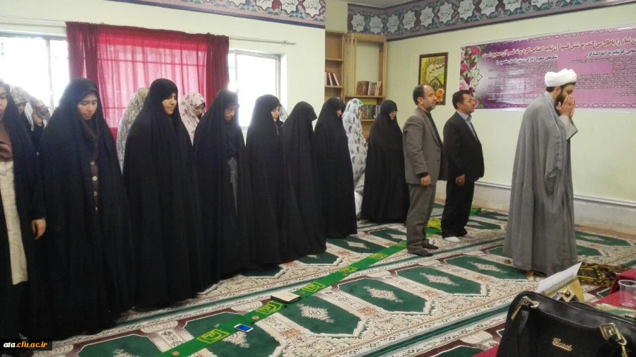 اقامه نماز جماعت ظهر توسط سرپرست  دفتر نهاد نمایندگی مقام معظم رهبری در دانشگاه فرهنگیان