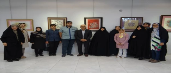 بازدید جمعی از همکاران پردیس علامه طباطبائی ارومیه از نمایشگاه آثار خوشنویسی و تذهیب استاد ابراهیم زینالی