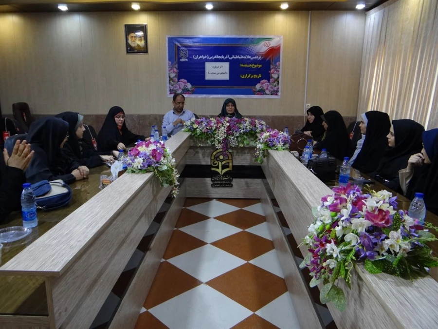 جمعی از نو معلمان فارغ التحصیل دانشگاه  روز یکشنبه هشتم مرداد  با مسئولین پردیس  دیدار کردند.