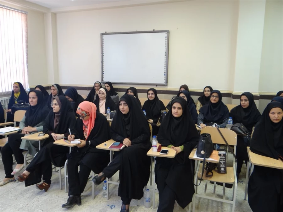 دوره توانمدسازی ویژه دانشجومعلمان ورودی 92 پردیس علامه طباطبائی ارومیه برگزار شد. 3