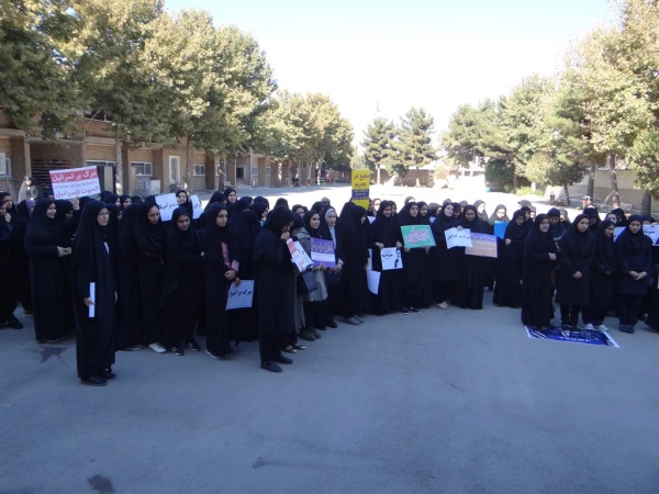 مسئول نهادمقام معظم رهبری در دانشگاه فرهنگیان استان بیان کرد؛

ملت ایران متعهد به اخلاق، احکام و فتوای مقام معظم رهبری است 7