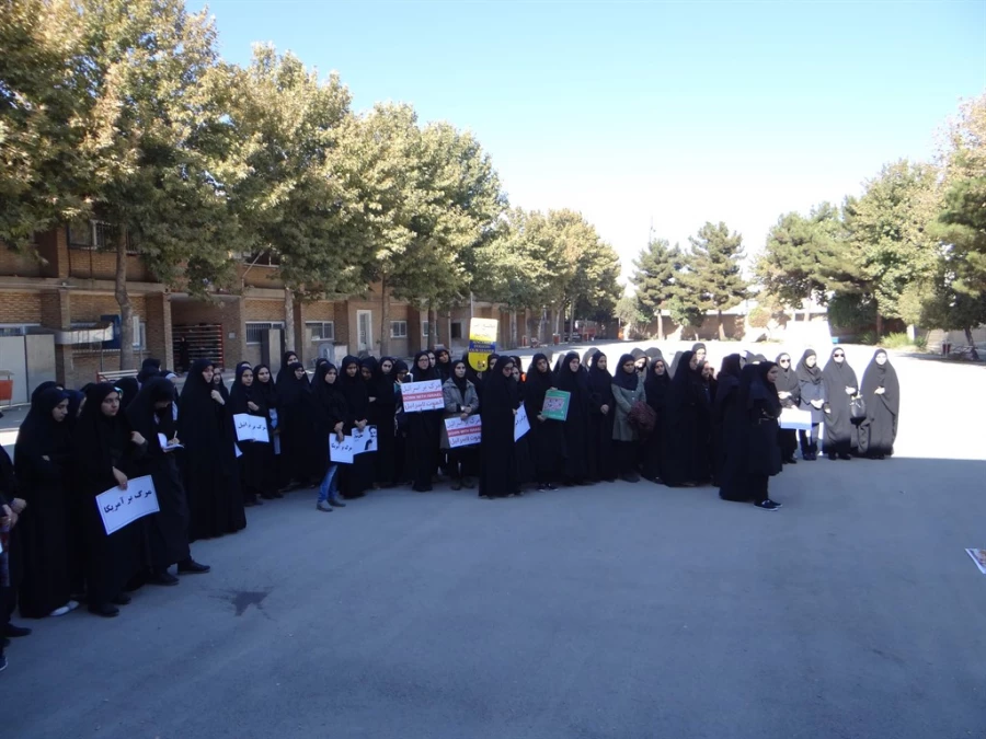 مسئول نهادمقام معظم رهبری در دانشگاه فرهنگیان استان بیان کرد؛

ملت ایران متعهد به اخلاق، احکام و فتوای مقام معظم رهبری است 9