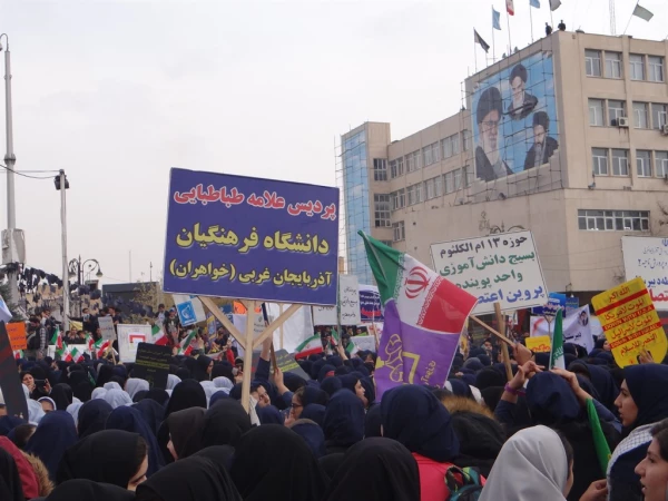 حضور پرشور دانشجویان و کارکنان پردیس علامه طباطبائی ارومیه در راهپیمایی روز 13 آبان 5