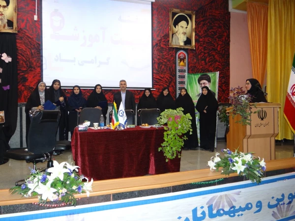 در ادامه نشست اگر دوباره دانشجو میشدم؛

جمعی از فارغ التحصیلان پردیس علامه ارومیه به بیان تجربیات خود از دوران دانشجویی و معلمی پرداختند 4