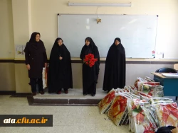 در آستانه روز دانشجو؛

اهدای گل و هدیه به اساتید و دانشجومعلمان 4