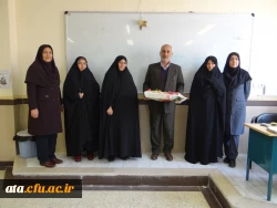 در آستانه روز دانشجو؛

اهدای گل و هدیه به اساتید و دانشجومعلمان 5