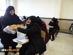 پخش شیرینی بین دانشجویان و کارکنان به مناسبت ایام الله دهه فجر 3