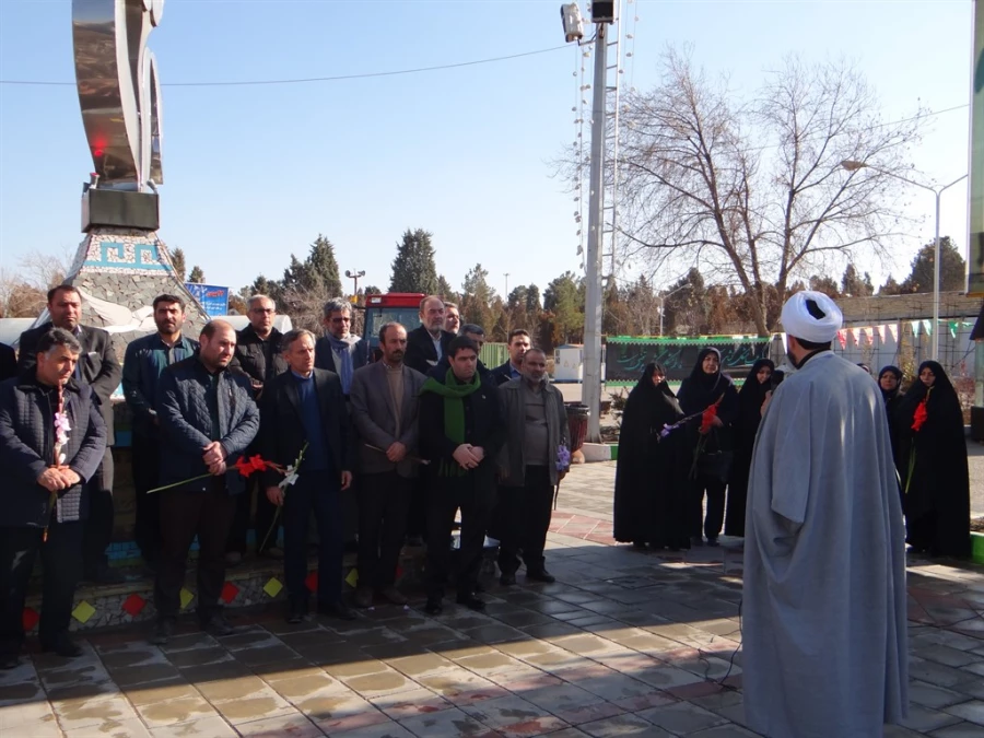 در ایام الله دهه فجر صورت گرفت؛

تجدید میثاق اهالی دانشگاه فرهنگیان استان با آرمان های امام و شهدا 5