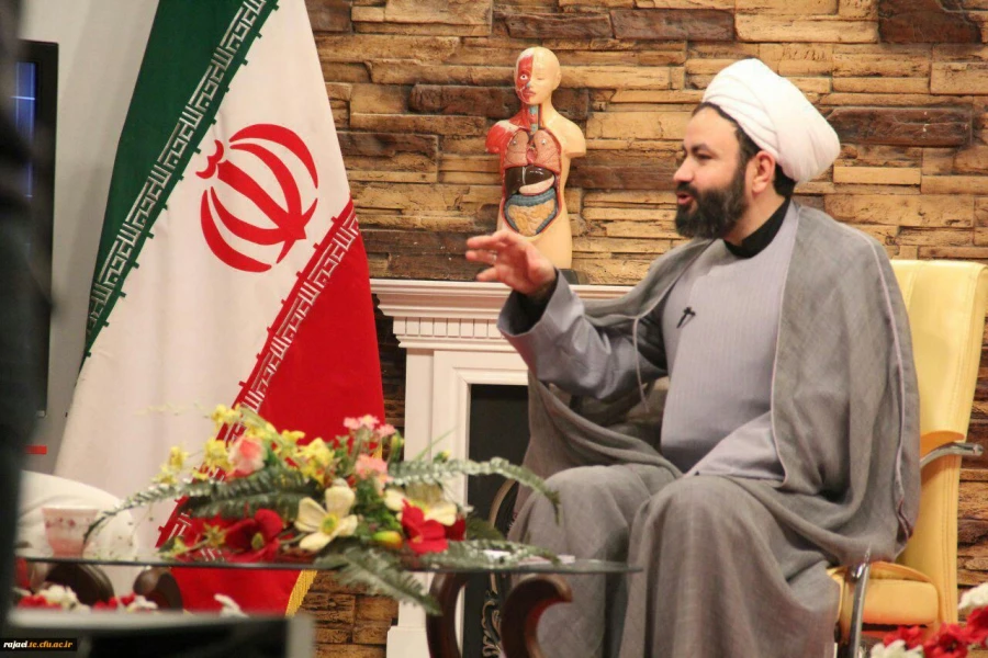 حضور حجت الاسلام و المسلمین دکتر بیگی مسئول نهاد رهبری دانشگاه فرهنگیان استان در برنامه زنده تلویزیونی ساغلیق با موضوع سلامت روان از دیدگاه قرآن 3