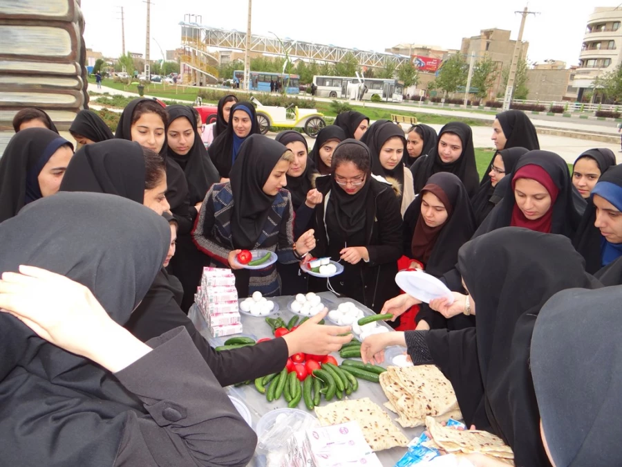 همزمان با هفته سلامت؛

همایش پیاده روی همراه با صرف صبحانه سالم  2