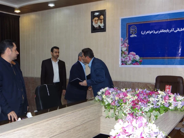 دکتر محمودلو در جلسه شورای اداری مطرح نمود؛

برقراری تعامل مطلوب بین کارکنان لازمه رشد یک سیستم است 4