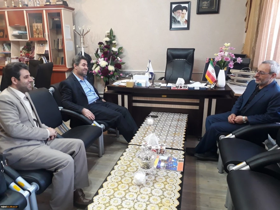 در دیدار رئیس دانشگاه پیام نور با رئیس دانشگاه فرهنگیان استان:

همکاری دوجانبه با سایر دانشگاه ها از اولویت های دانشگاه فرهنگیان است
 3