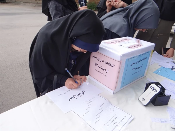 با مشارکت حداکثری دانشجویان،

انتخابات شوراهای صنفی پردیس دختران دانشگاه فرهنگیان ارومیه برگزار شد 5