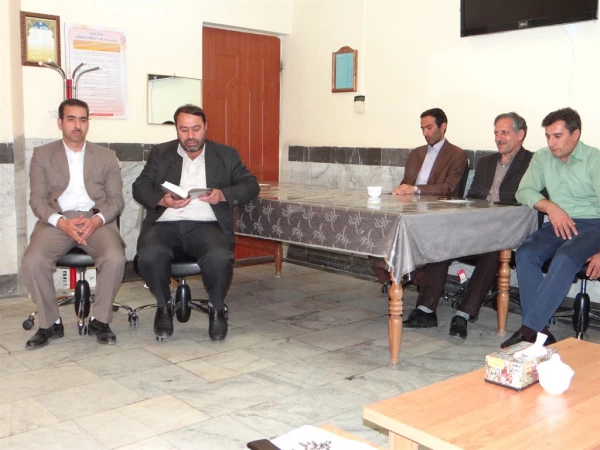 دکتر محمودلو در مراسم تقدیر از مسئولان روابط عمومی بیان کرد:

روابط عمومی چشم و چراغ یک دستگاه است 6