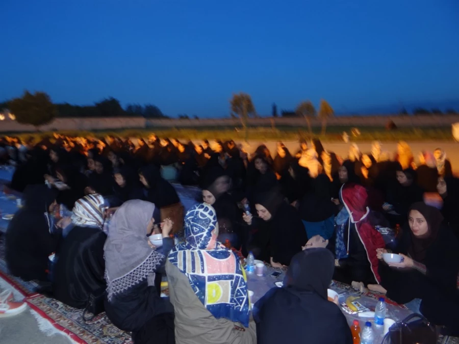 یک افطاری به یاد ماندنی؛

مراسم ضیافت افطار دانشجویان علامه طباطبایی ارومیه در کناربارگاه امامزاده غریب حسن ارومیه برگزارشد. 2