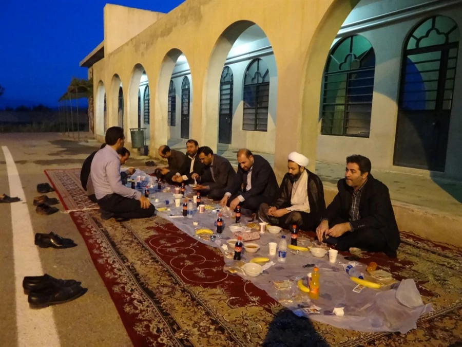 یک افطاری به یاد ماندنی؛

مراسم ضیافت افطار دانشجویان علامه طباطبایی ارومیه در کناربارگاه امامزاده غریب حسن ارومیه برگزارشد. 7