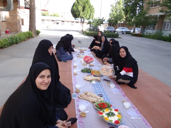 برگزاری صبحانه کاری در محوطه پردیس علامه طباطبائی ارومیه

 3