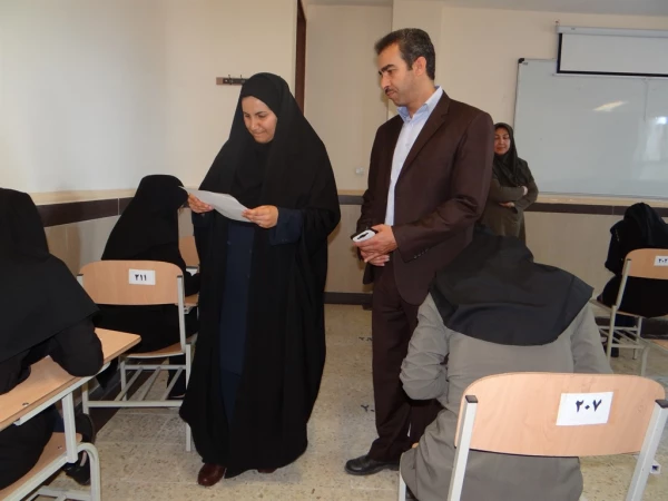 دکتر پایز در بازدید از روند برگزاری امتحانات مطرح کرد؛ 

فراهم نمودن فضای مناسب، آرام و به دور از هر گونه استرس لازمه موفقیت در امتحانات است 3