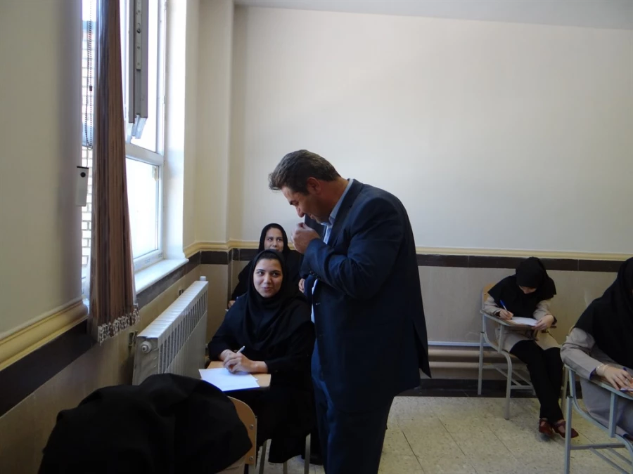 بازدید دکتر محمودلو و هیئت همراه از روند برگزاری  امتحانات پایان ترم پردیس علامه طباطبائی ارومیه 3