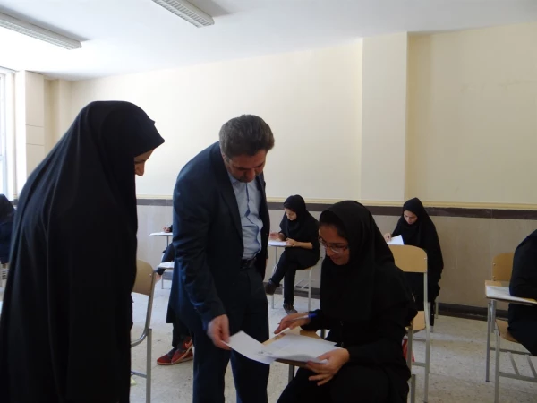 بازدید دکتر محمودلو و هیئت همراه از روند برگزاری  امتحانات پایان ترم پردیس علامه طباطبائی ارومیه 4