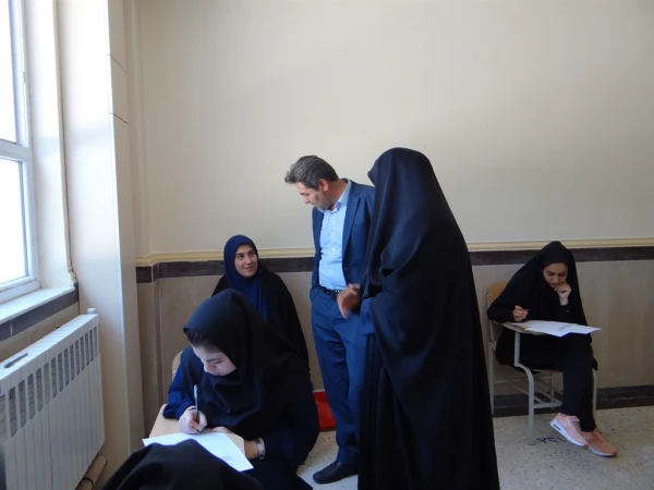 بازدید دکتر محمودلو و هیئت همراه از روند برگزاری  امتحانات پایان ترم پردیس علامه طباطبائی ارومیه 5