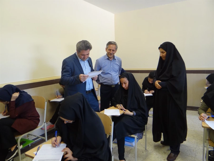 بازدید دکتر محمودلو و هیئت همراه از روند برگزاری  امتحانات پایان ترم پردیس علامه طباطبائی ارومیه 7