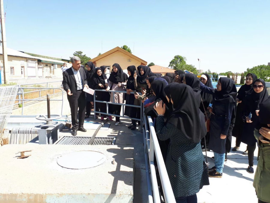 همزمان با قرارگیری در هفته صرفه جویی در مصرف آب؛

دانشجومعلمان دانشگاه فرهنگیان ارومیه از تصفیه خانه آب آشامیدنی شهرستان ارومیه بازدید کردند 3