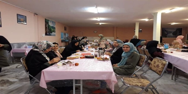 سرپرست پردیس علامه طباطبائی ارومیه  با حضور در خوابگاه دانشجویی در محفلی صمیمانه در کنار دانشجویان به تماشای فوتبال نشست 4