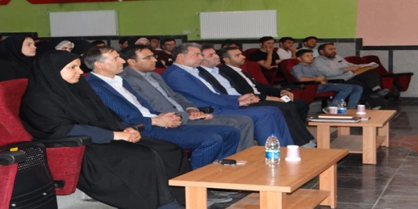 مدیرکل مشاوره بهداشت و سلامت دانشگاه فرهنگیان در پردیس علامه طباطبائی ارومیه بیان کرد:

خدمات مشاوره ای نقش مهمی در ارتقای توانایی های فردی ایفا می کند 5