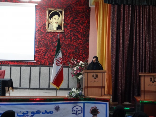 آشنایی دانشجویان جدید با قوانین ومقررات آیین نامه در حوزه های مختلف دانشگاه فرهنگیان  2