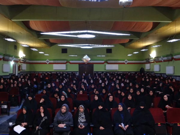 آشنایی دانشجویان جدید با قوانین ومقررات آیین نامه در حوزه های مختلف دانشگاه فرهنگیان  3