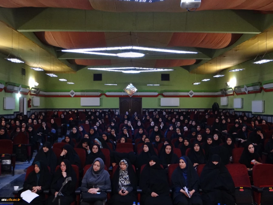 آشنایی دانشجویان جدید با قوانین ومقررات آیین نامه در حوزه های مختلف دانشگاه فرهنگیان  3