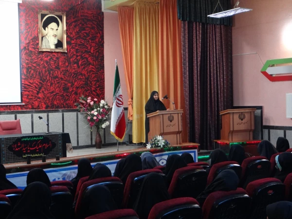 آشنایی دانشجویان جدید با قوانین ومقررات آیین نامه در حوزه های مختلف دانشگاه فرهنگیان  4