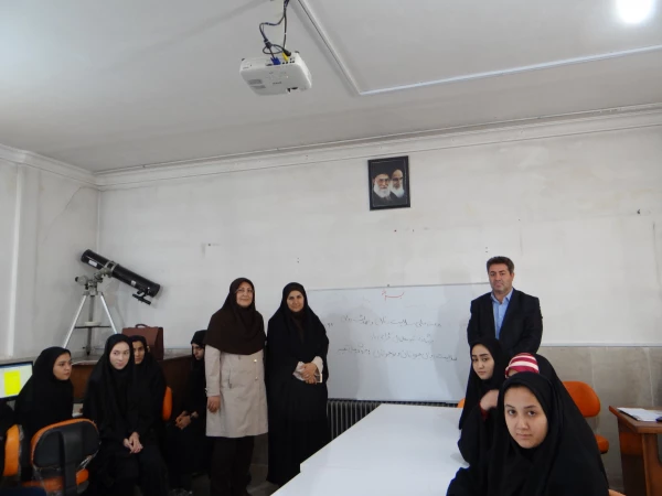 تبیین شعار سال2018 با عنوان "سلامت روان جوانان ونوجوانان :جهان در حال تغییر"توسط اساتید