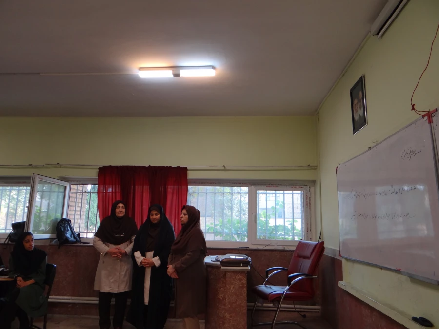 تبیین شعار سال2018 با عنوان "سلامت روان جوانان ونوجوانان :جهان در حال تغییر"توسط اساتید 2