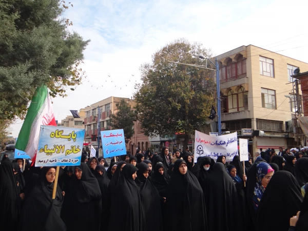 حضورپر شکوه مسئولین ودانشجویان در راه پیمایی یوم ا..سیزده آبان 3